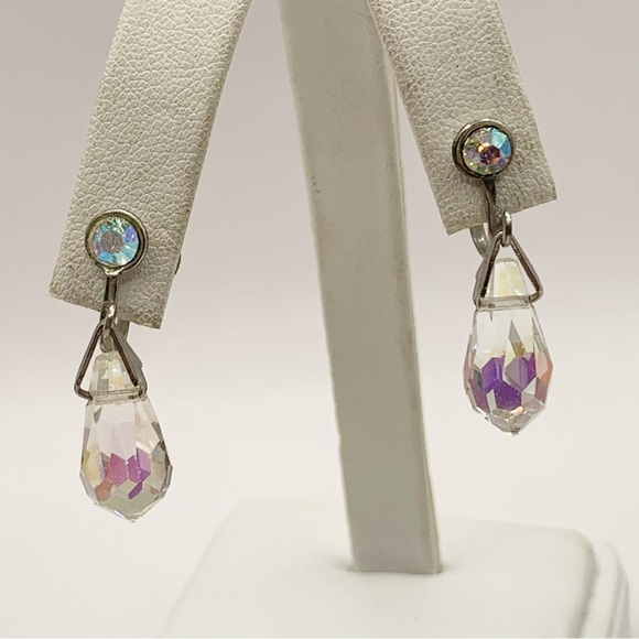 Vintage aurora Borealis briolette retro screw back earrings sparkling iridescent - Picture 9 of 9